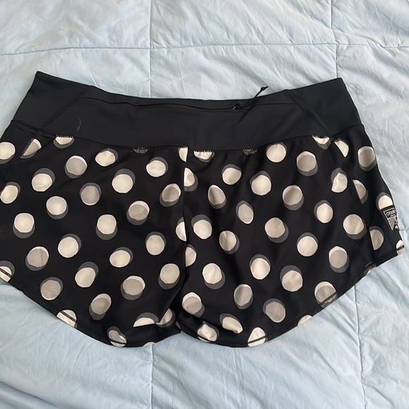 Oiselle Roga Shorts - Picture 2 of 3